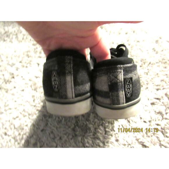 KEEN black and grey plaid sneakers - size 6.5 - Picture 3 of 5